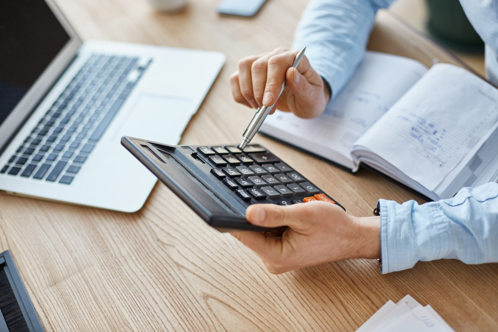 cropped-view-professional-serious-finance-manager-holding-calculator-hands-checking-company-month-s-profits_176420-7931.jpg